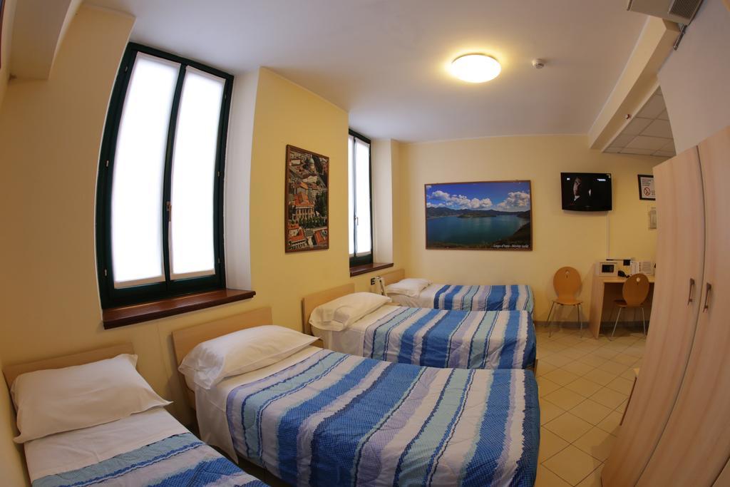 Central Hostel Bg بيرغامو الغرفة الصورة