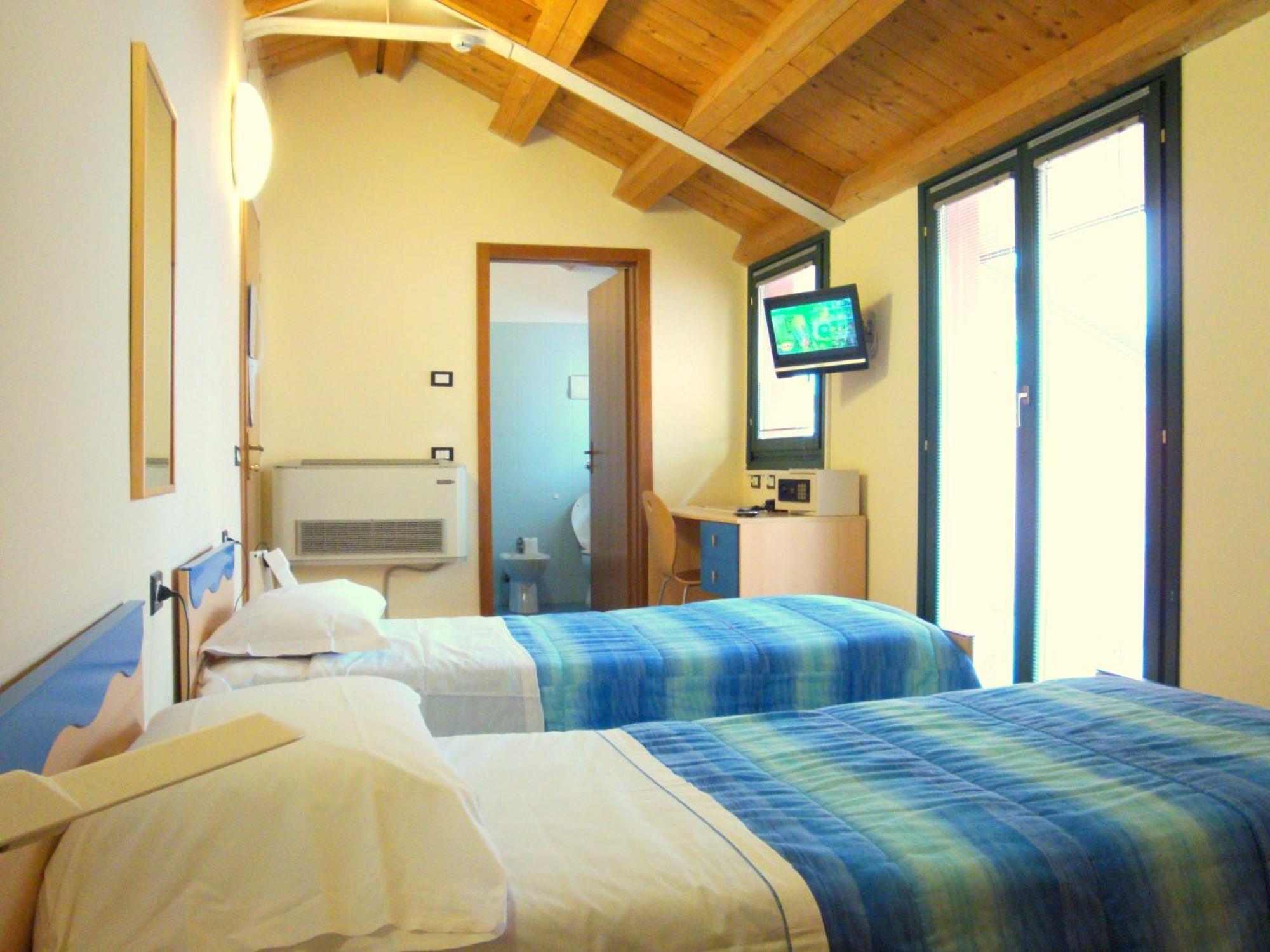 Central Hostel Bg بيرغامو المظهر الخارجي الصورة