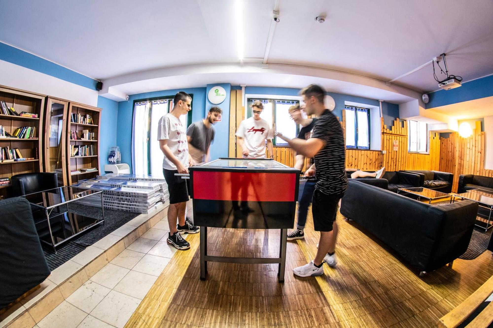 Central Hostel Bg بيرغامو المظهر الخارجي الصورة