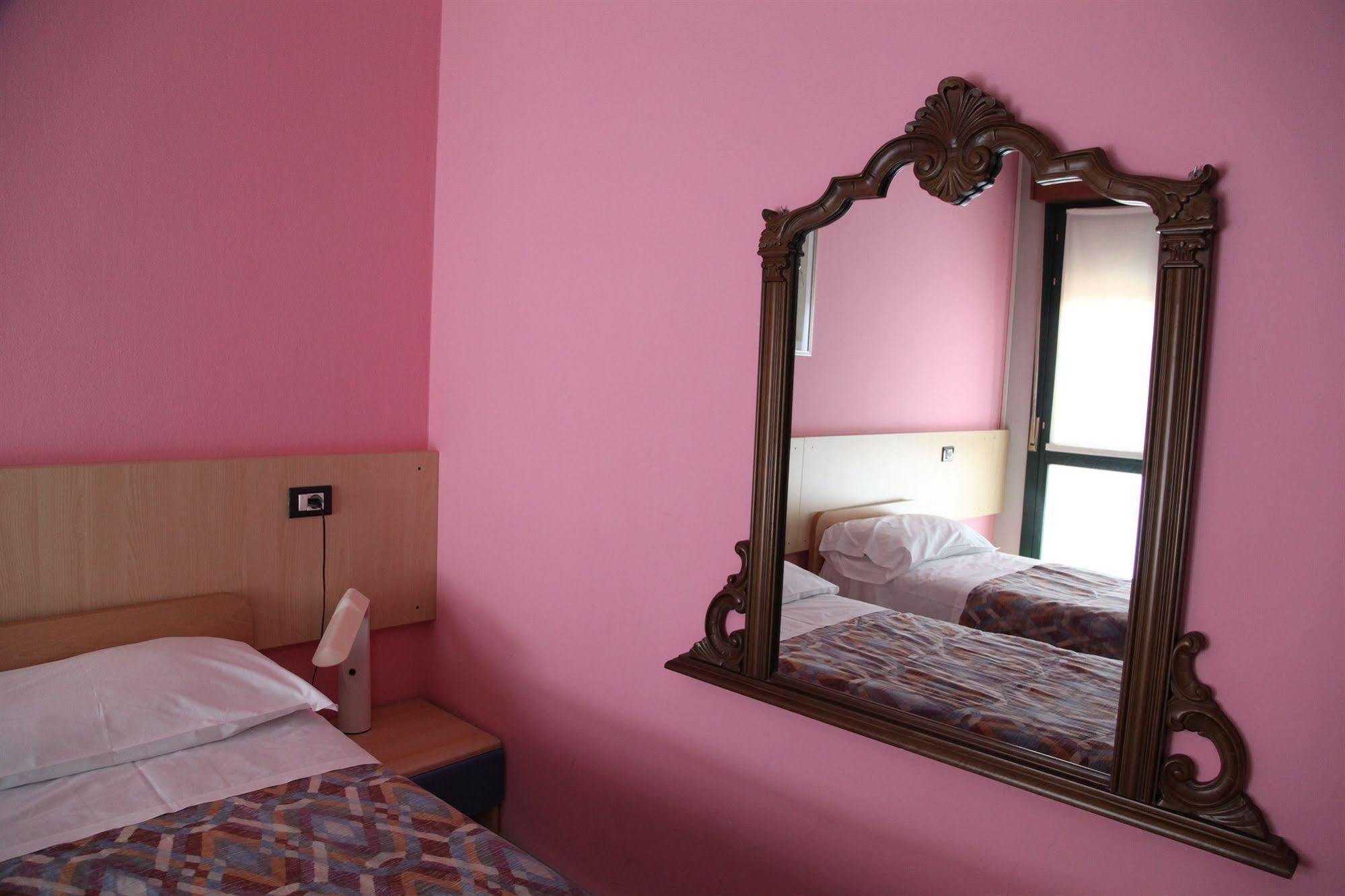 Central Hostel Bg بيرغامو المظهر الخارجي الصورة