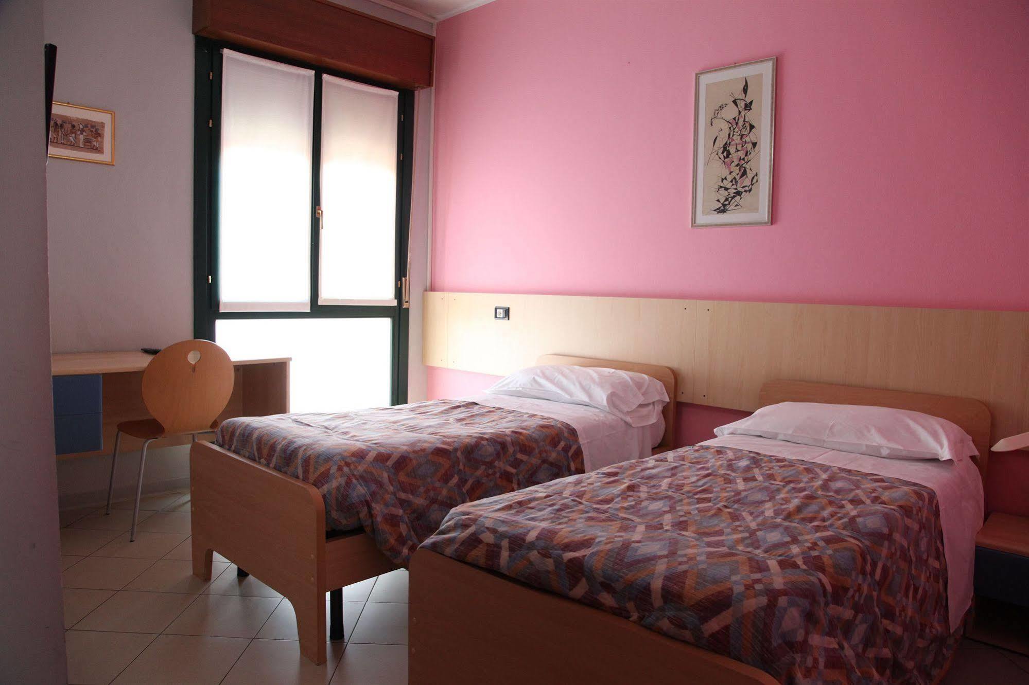 Central Hostel Bg بيرغامو المظهر الخارجي الصورة