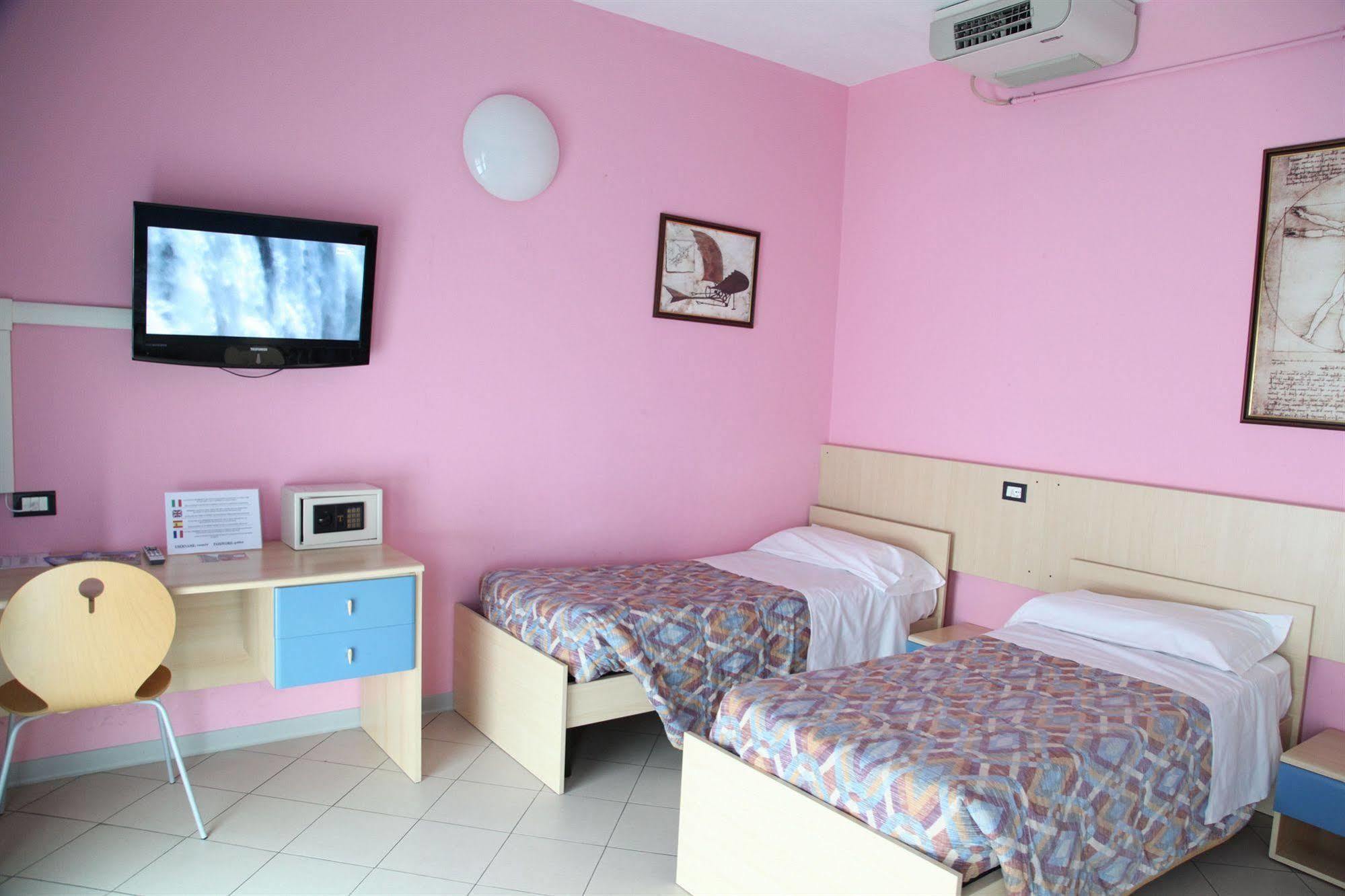 Central Hostel Bg بيرغامو المظهر الخارجي الصورة
