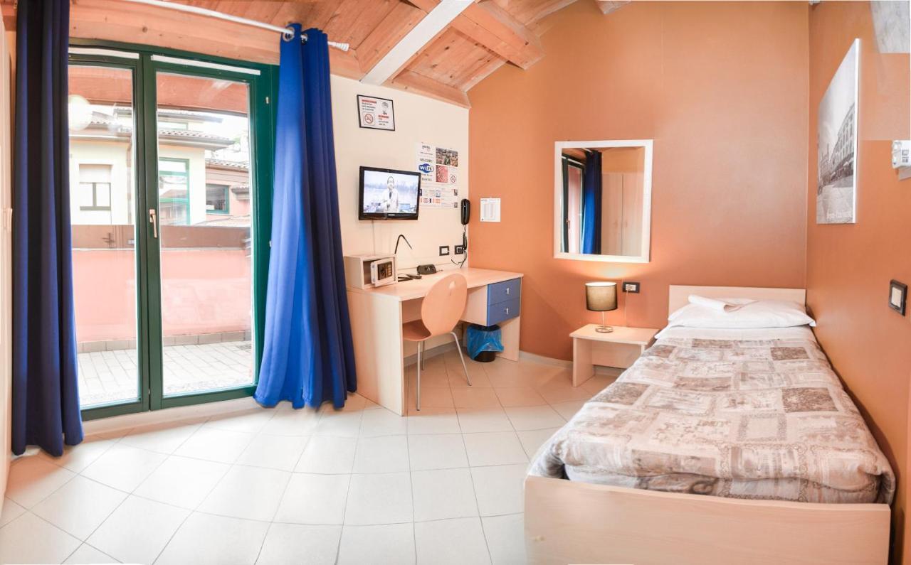 Central Hostel Bg بيرغامو المظهر الخارجي الصورة